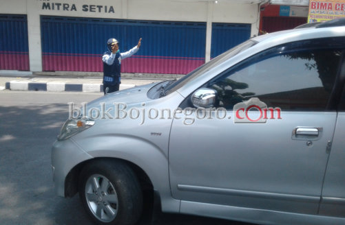 Jadi Jukir Perempuan, Ini Suka Dukanya